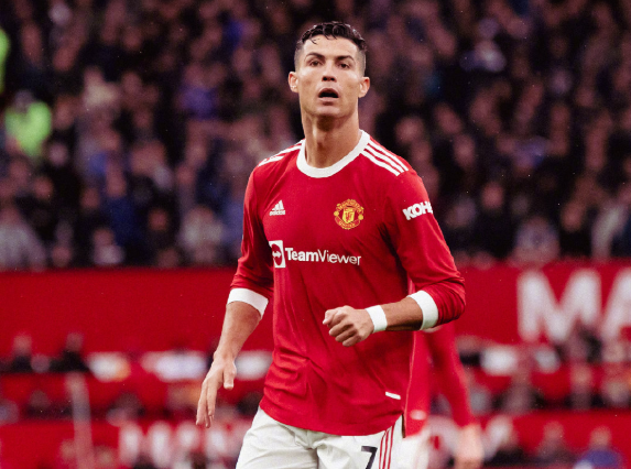  滕哈赫变阵收奇效，曼联终结三轮不胜颓势  