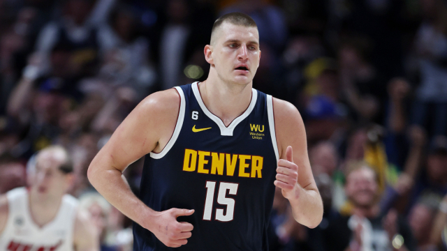  约基奇全能发挥掘金力克森林狼稳固西部榜首